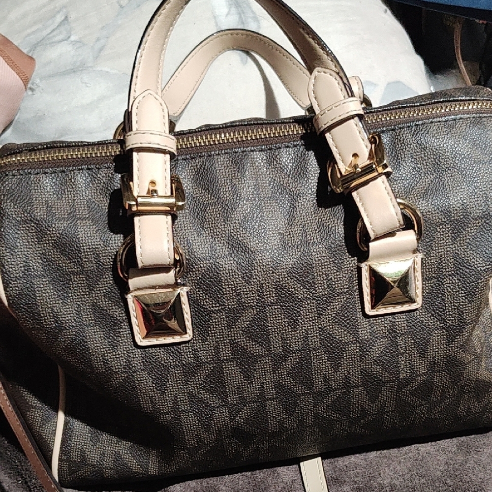 Michael Kors Brown Purse. - Picture 2 of 9